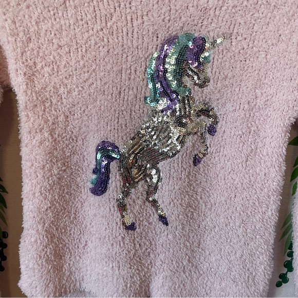 Size 7 GIRLS Fuzzy Sequin Unicorn Sweater with Finger Holes C2 - Picture 6 of 7